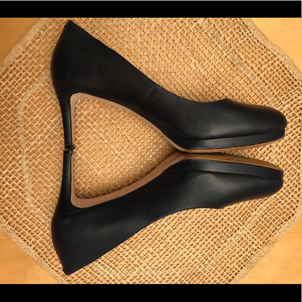 NAVY CORSO COMO Sz 8M HEELS